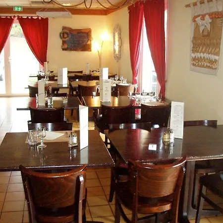 מלון Green Hotels Poitiers 3*