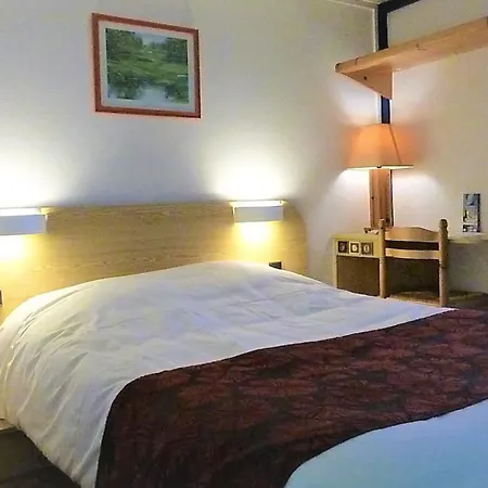 Green Hotels Poitiers מלון
