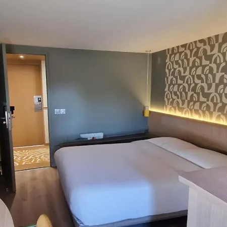 Green Hotels Poitiers 3* פואטייה