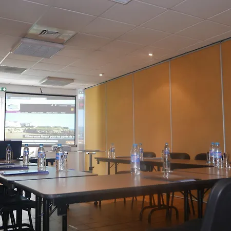מלון Green Hotels Poitiers 3*