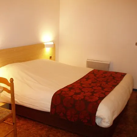 Green Hotels Poitiers מלון 3*