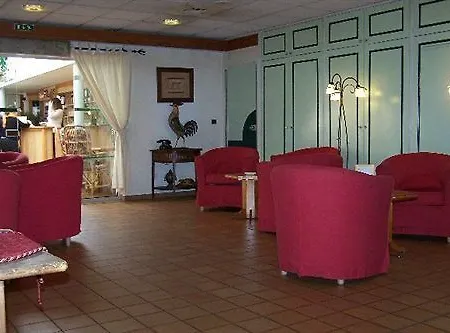 Green Hotels Poitiers 3* פואטייה