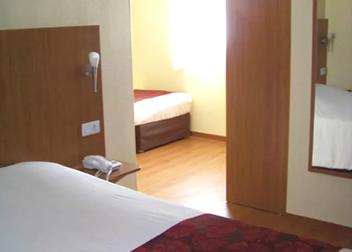 Green Hotels Poitiers Πουατιέ